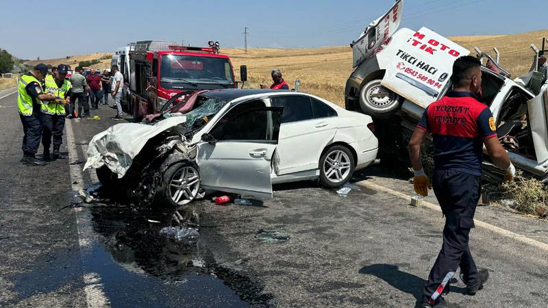 Yozgat’ta hafif ticari araçla otomobil çarpıştı: 4 kişi öldü